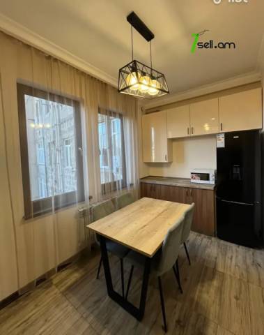 2 սենյականոց բնակարան Լեոյի փողոցում, 65 ք.մ., բարձր առաստաղներ, 3/5 հարկ, կապիտալ վերանորոգված