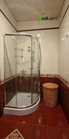 Երկու հարկանի քարե տուն Աջափնյակում, 360 ք.մ., 3+ սանհանգույց, եվրովերանորոգված