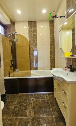 Երկու հարկանի քարե տուն, Արմենակ Արմենակյան անցուղի Նորք Մարաշում, 1800 քմ, 3+ սանհանգույց