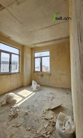 Երկու հարկանի թաունհաուզ, Գ-1 թաղամաս Աջափնյակում, 153 քմ, 2 սանհանգույց, մասնակի վերանորոգում