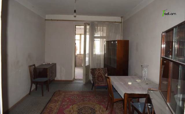 3 սենյականոց բնակարան Միխայիլ Սալտիկով-Շեդրինի փողոցում, 86 ք.մ., քարե շենք