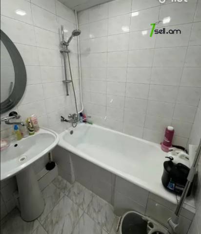 4 սենյականոց բնակարան Ռուբինյանց փողոցում, 100 ք.մ., 8/14 հարկ, 2 սանհանգույց, մասնակի վերանորոգում