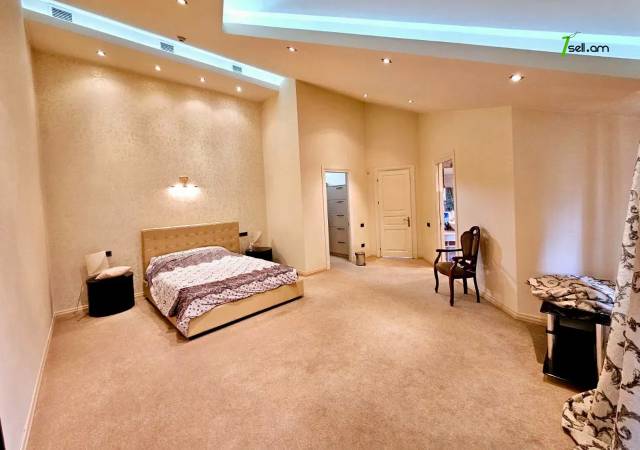 Երեք հարկանի քարե տուն Արաբկիրում, 3200 քմ, 3+ սանհանգույց, մեծ հողամաս, կապիտալ վերանորոգված