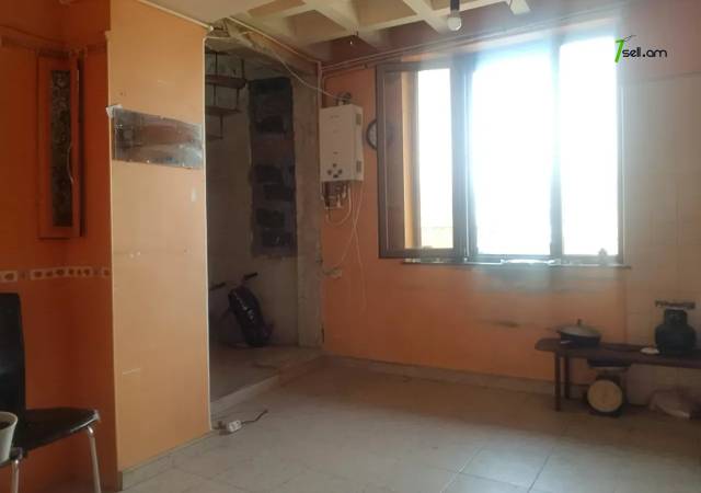 7 սենյականոց բնակարան Գրիգոր Լուսավորչի փողոցում, 221 ք.մ., 2 սանհանգույց, քարե շենք