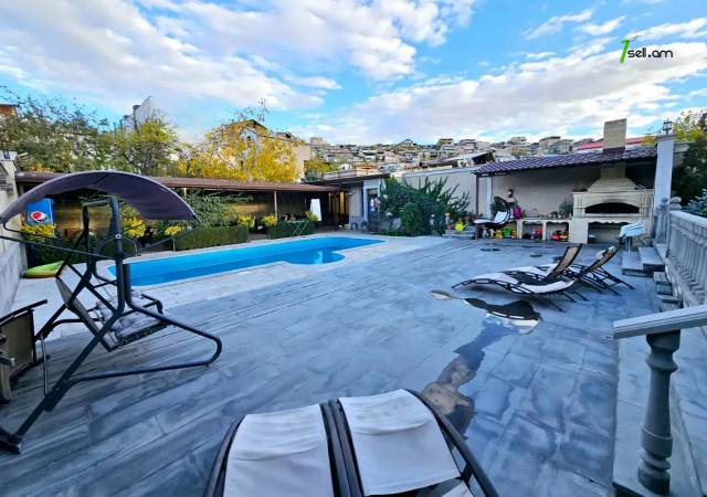 Երեք հարկանի քարե տուն Նար-Դոսի փողոցում կենտրոնում, 1510 ք.մ., 3+ սանհանգույց, կապիտալ վերանորոգված