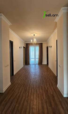 Չորս հարկանի քարե տուն Սիլիկյան 4-րդ փողոցում Աջափնյակում, 2480 ք.մ., 3+ սանհանգույց, մեծ հողամաս