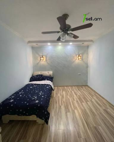 Երեք հարկանի քարե տուն, Նորք-Մարաշ վարչական շրջան Նորք Մարաշում, 300 ք.մ., 3+ սանհանգույց