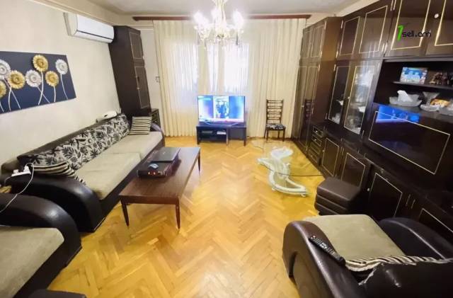3 սենյականոց բնակարան Կոմիտասի պողոտայում, 94 ք.մ., 3/5 հարկ, եվրովերանորոգված, քարե շենք