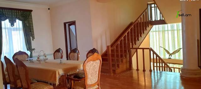 Երկու հարկանի քարե տուն, Աշտարակի խճուղի Աջափնյակում, 2000 ք.մ., 3+ սանհանգույց, մեծ հողամաս