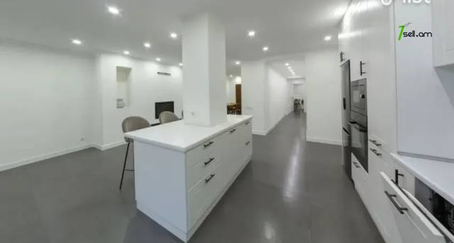 Մեկ հարկանի քարե տուն, Համո Սահյան կենտրոնում, 170 ք.մ., 3+ սանհանգույց