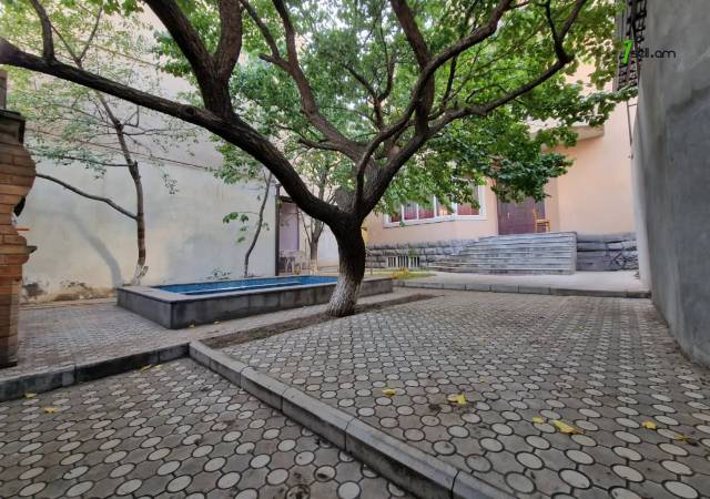 Երեք հարկանի քարե տուն Այգեկցու փողոցում Արաբկիրում, 430 ք.մ., 3+ սանհանգույց, կապիտալ վերանորոգված