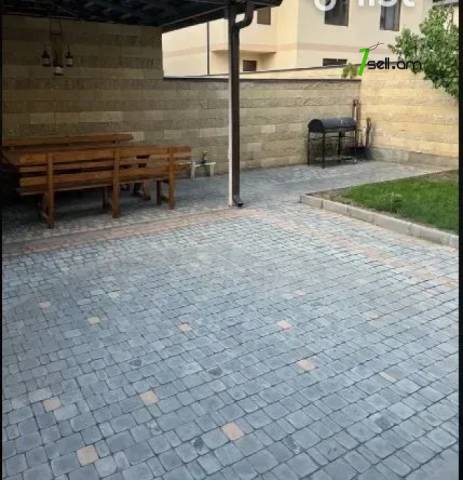 Երեք հարկանի թաունհաուզ, Աջափնյակ Գ-1 Աջափնյակում, 482 ք.մ., 2 սանհանգույց, կապիտալ վերանորոգված