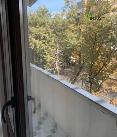 3 սենյականոց բնակարան Գյուլբենկյան փողոցում, 78 ք.մ., 3/5 հարկ, եվրովերանորոգված, քարե շենք