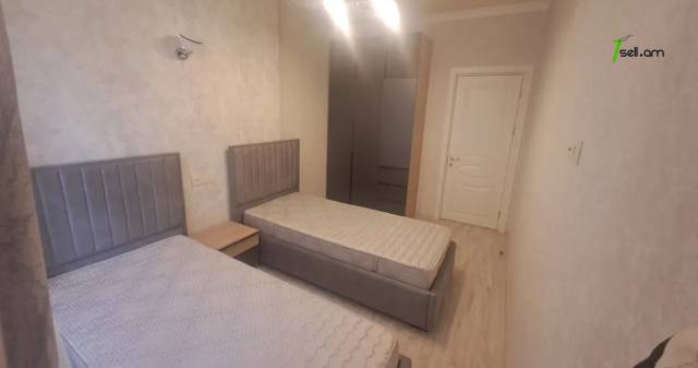 3 սենյականոց բնակարան նորակառույց շենքում Ամիրյան փողոցում, 80 ք.մ., 4/10 հարկ, 2 սանհանգույց