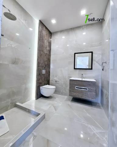 Երկու հարկանի տուն Ամառանոցային փողոցում Ձորաղբյուրում, 2600 ք.մ., 3+ սանհանգույց