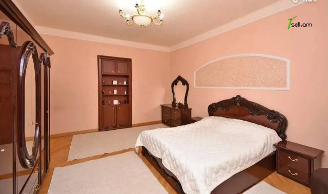 4 սենյականոց բնակարան Էրեբունու փողոցում, 104 ք.մ., 3/5 հարկ, բարձր առաստաղներ