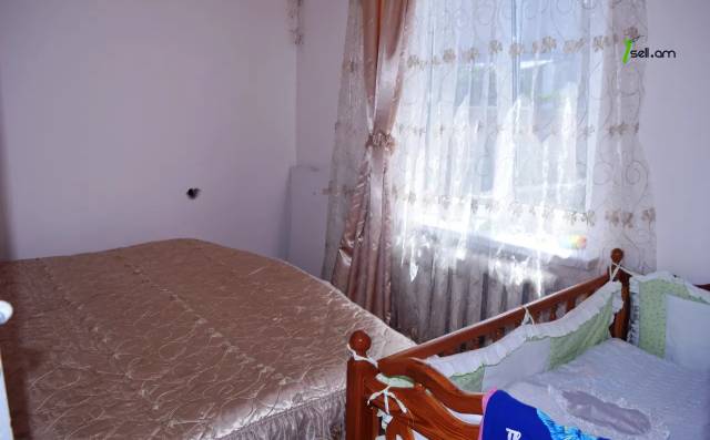 Երկու հարկանի քարե տուն, Վ. Սարգսյան 2-րդ թաղամաս Գյումրիում, 213 ք.մ., 2 սանհանգույց