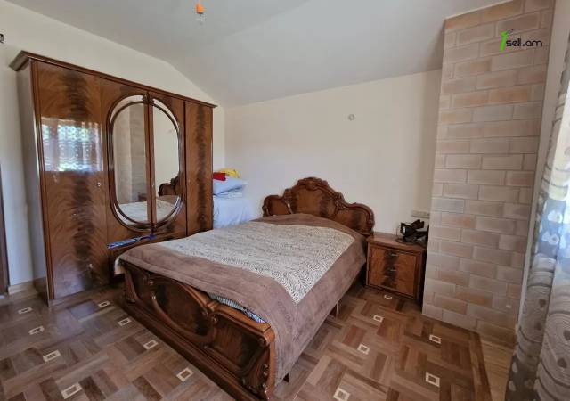 Երկու հարկանի քարե տուն Ջրվեժում, 1200 քմ, 3+ սանհանգույց, եվրովերանորոգված