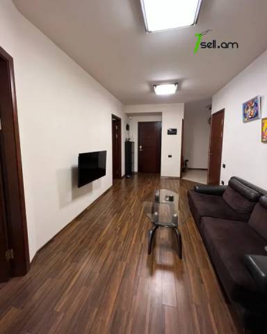 3 սենյականոց բնակարան Մեսրոպ Մաշտոցի պողոտայում, 85 ք.մ., նախավերջին հարկ, կապիտալ վերանորոգված