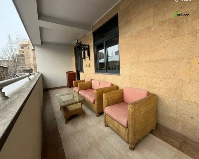 4 սենյականոց բնակարան նորակառույց շենքում Դերենիկ Դեմիրճյան փողոցում, 181 ք.մ., 4/11 հարկ