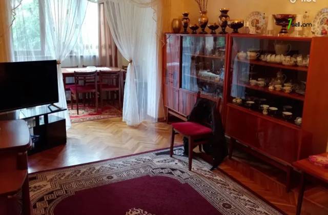 3 սենյականոց բնակարան Մոլդովական փողոցում, 67 քմ, 1/5 հարկ, կոսմետիկ վերանորոգում, քարե շենք