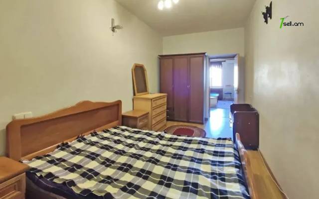 2 սենյականոց բնակարան Կոմիտասի պողոտայում, 57 քմ, նախավերջին հարկ, եվրովերանորոգված, քարե շենք