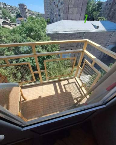 3 սենյականոց բնակարան նորակառույց շենքում Նար–Դոսի փողոցում, 70 ք.մ., կապիտալ վերանորոգված