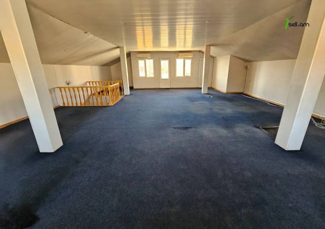 Երեք հարկանի քարե տուն Քաջազնունի փողոցում կենտրոնում, 1060 ք.մ., 3+ սանհանգույց