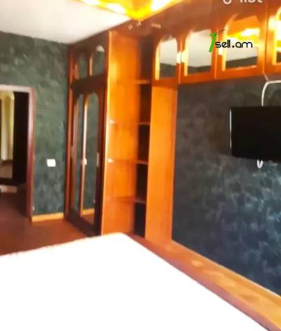 3 սենյականոց բնակարան Սայաթ-Նովայի պողոտայում, 105 ք.մ., 2 սանհանգույց, բարձր առաստաղներ