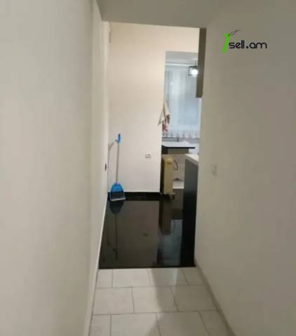 1 սենյականոց բնակարան Բագրատունյաց փողոցում, 45 ք.մ., կապիտալ վերանորոգված, քարե շենք