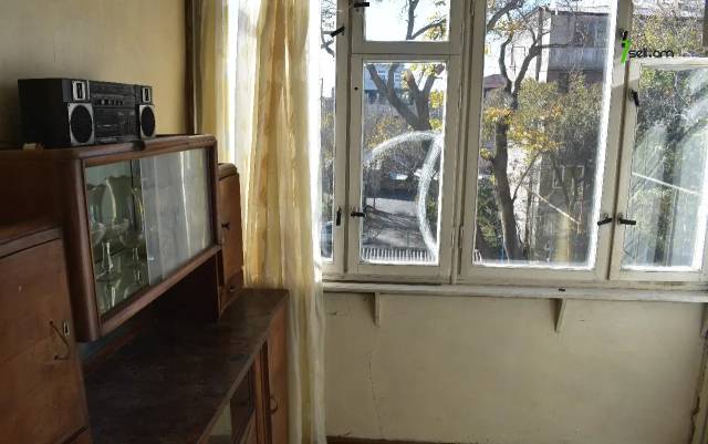 5 սենյականոց բնակարան Վահրամ Փափազյան փողոցում, 85 քմ, 2/5 հարկ, 2 սանհանգույց, քարե շենք