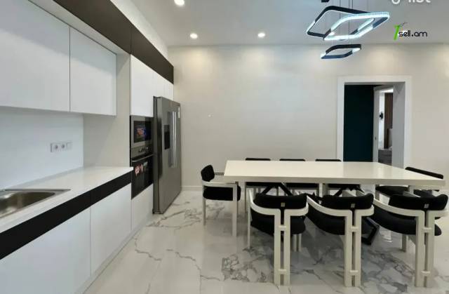 4 սենյականոց բնակարան նորակառույց շենքում Պարոնյան փողոցում, 132 ք.մ., 2 սանհանգույց