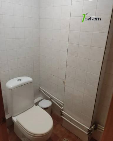 3 սենյականոց բնակարան Բաղրամյան պողոտայում, 100 քմ, նախավերջին հարկ, կապիտալ վերանորոգված, քարե շենք