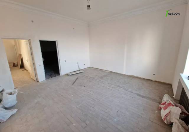 Բազմաֆունկցիոնալ գույք Պրահայի փողոցում կենտրոնում, 960 ք.մ.