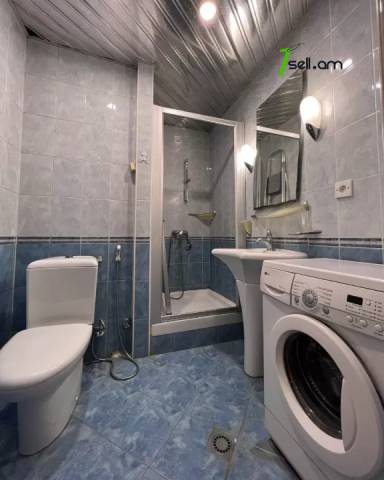 3 սենյականոց բնակարան Ամիրյան փողոցում, 70 ք.մ., 3/5 հարկ, կապիտալ վերանորոգված, քարե շենք