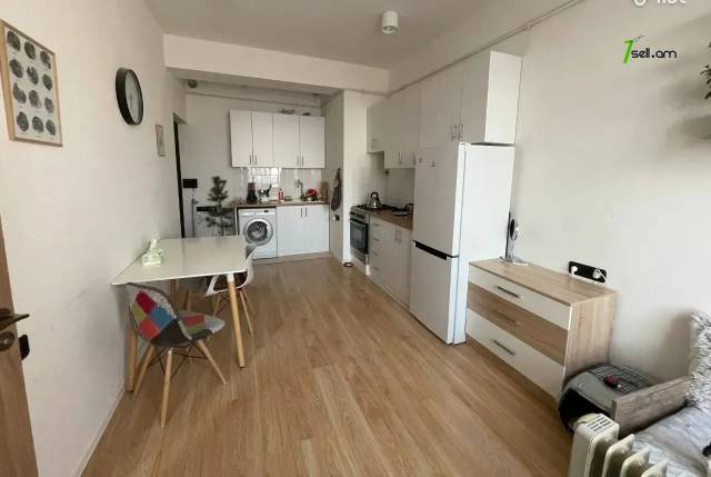 2 սենյականոց բնակարան նորակառույց շենքում Շինարարների փողոցում, 43 ք.մ., բարձր առաստաղներ