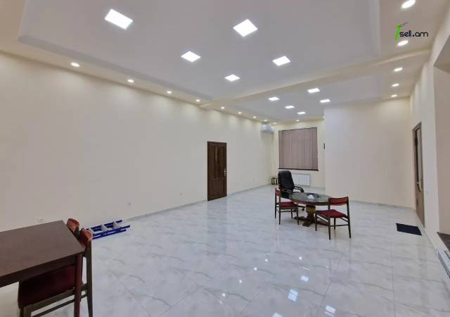 Երկու հարկանի քարե տուն Մուրացանի փողոցում Էրեբունիում, 220 ք.մ., 3+ սանհանգույց