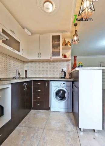 3 սենյականոց բնակարան, Զաքյան փողոցի 1-ին նրբանցք, 78 ք.մ., նախավերջին հարկ, կապիտալ վերանորոգված