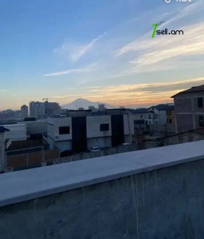 Երեք հարկանի տուն Ղափանցյան փողոցում Արաբկիրում, 160 քմ, 2 սանհանգույց