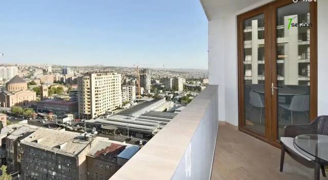 3 սենյականոց բնակարան նորակառույց շենքում Կոմիտասի պողոտայում, 106 ք.մ., նախավերջին հարկ