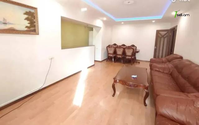 3 սենյականոց բնակարան Կարապետ Ուլնեցու փողոցում, 80 ք.մ., 4/6 հարկ, եվրովերանորոգված, քարե շենք