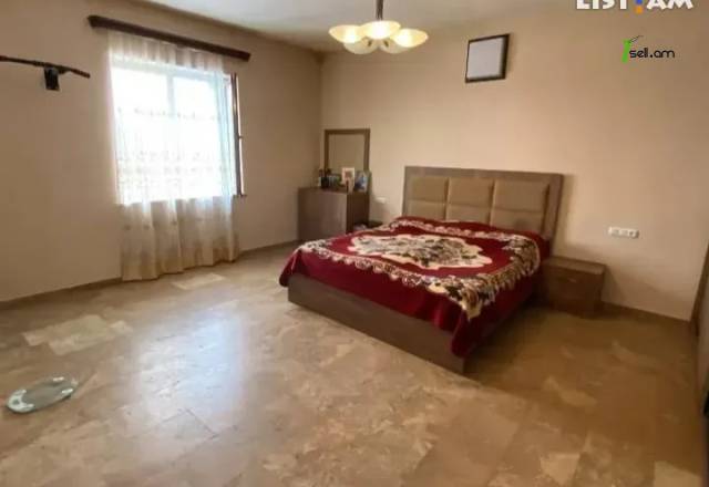 Երկու հարկանի քարե տուն Մարշալ Խուդյակովի փողոցում Ավանում, 252 քմ, 3+ սանհանգույց