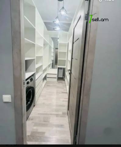 3 սենյականոց բնակարան նորակառույց շենքում Գրիբոյեդով փողոցում, 80 ք.մ., բարձր առաստաղներ, 4/15 հարկ