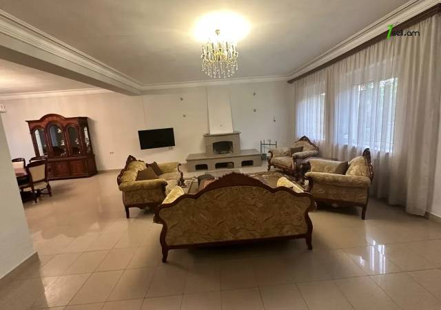 Երկու հարկանի քարե տուն Դավիթ Բեկի փողոցում Էրեբունիում, 250 քմ, 3+ սանհանգույց, եվրովերանորոգված