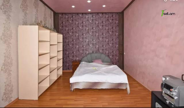 Երեք հարկանի քարե տուն, Նորաշեն թաղամաս Աջափնյակում, 150 ք.մ., 3+ սանհանգույց, եվրովերանորոգված