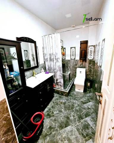 Երկու հարկանի քարե տուն Կուրղինյան փողոցում Մալաթիա Սեբաստիայում, 1654 քմ, 3+ սանհանգույց