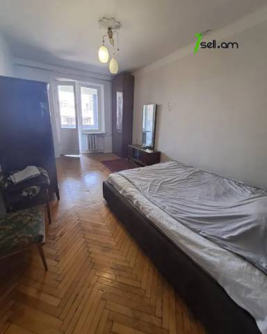 3 սենյականոց բնակարան Սարյան փողոցում, 77 ք.մ., մի քանի պատշգամբ, 2/5 հարկ, կոսմետիկ վերանորոգում