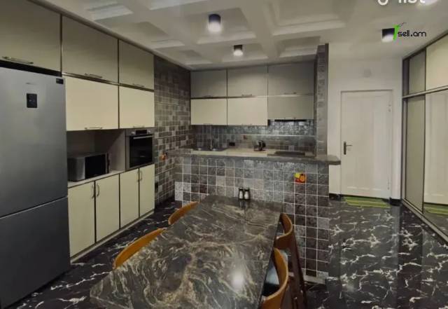 3 սենյականոց բնակարան նորակառույց շենքում Սայաթ-Նովայի պողոտայում, 105 ք.մ., բարձր առաստաղներ