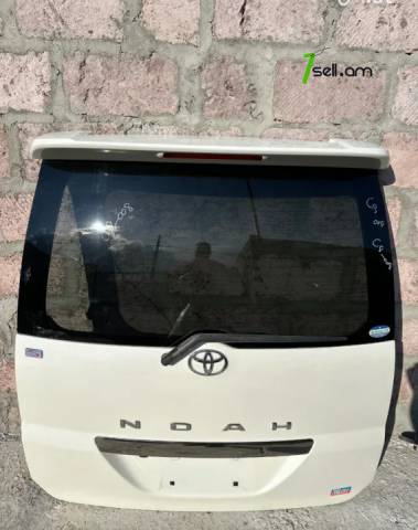 Toyota Noah 2001-2007 Բեռնախցիկ