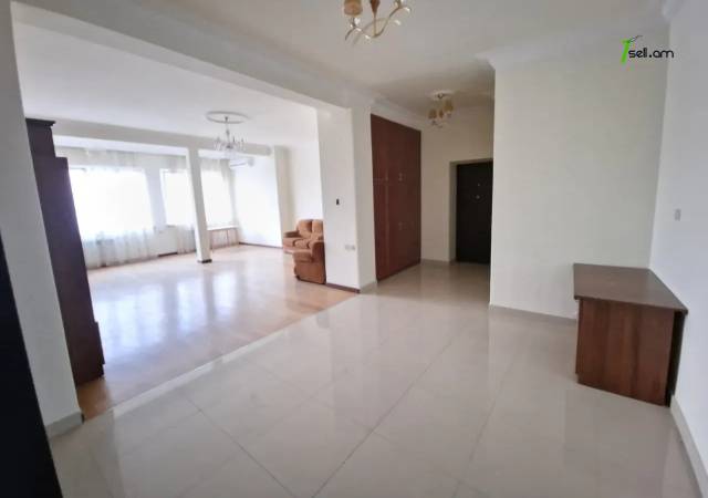 3 սենյականոց բնակարան Մոսկովյան փողոցում, 120 ք.մ., 2 սանհանգույց, բարձր առաստաղներ